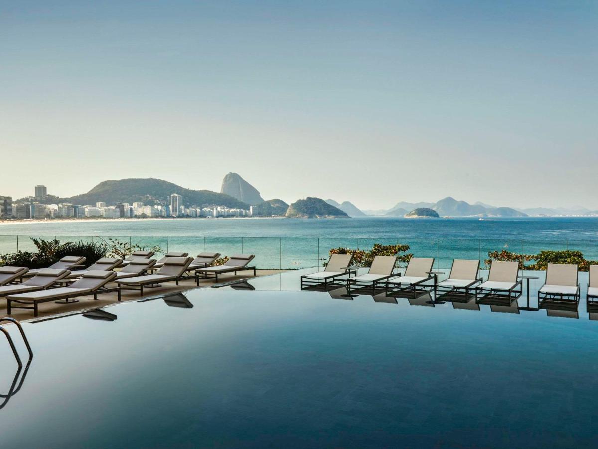 Fairmont Rio De Janeiro Copacabana Esterno foto The pool at the hotel