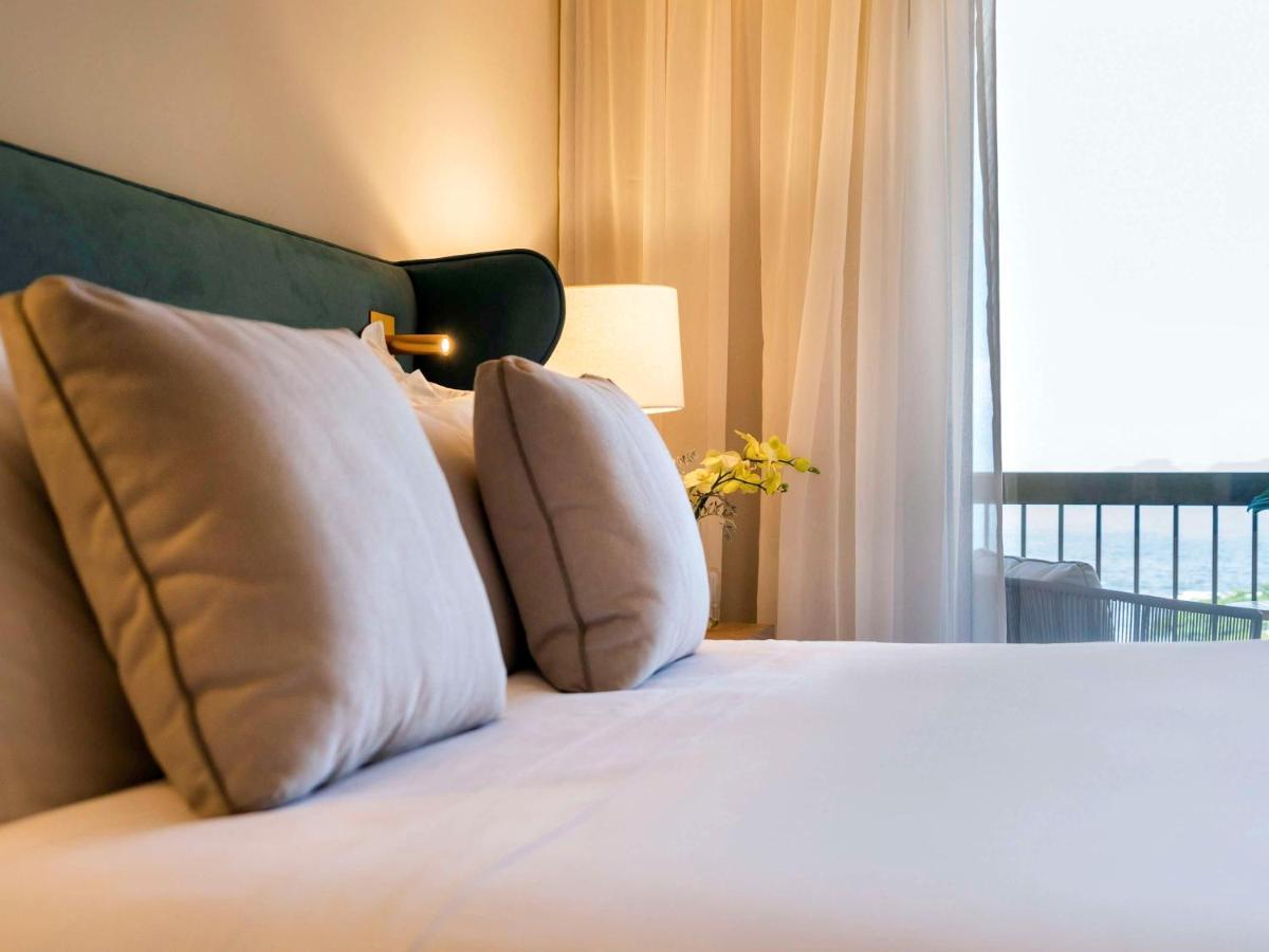 Fairmont Rio De Janeiro Copacabana Esterno foto A bed with two pillows