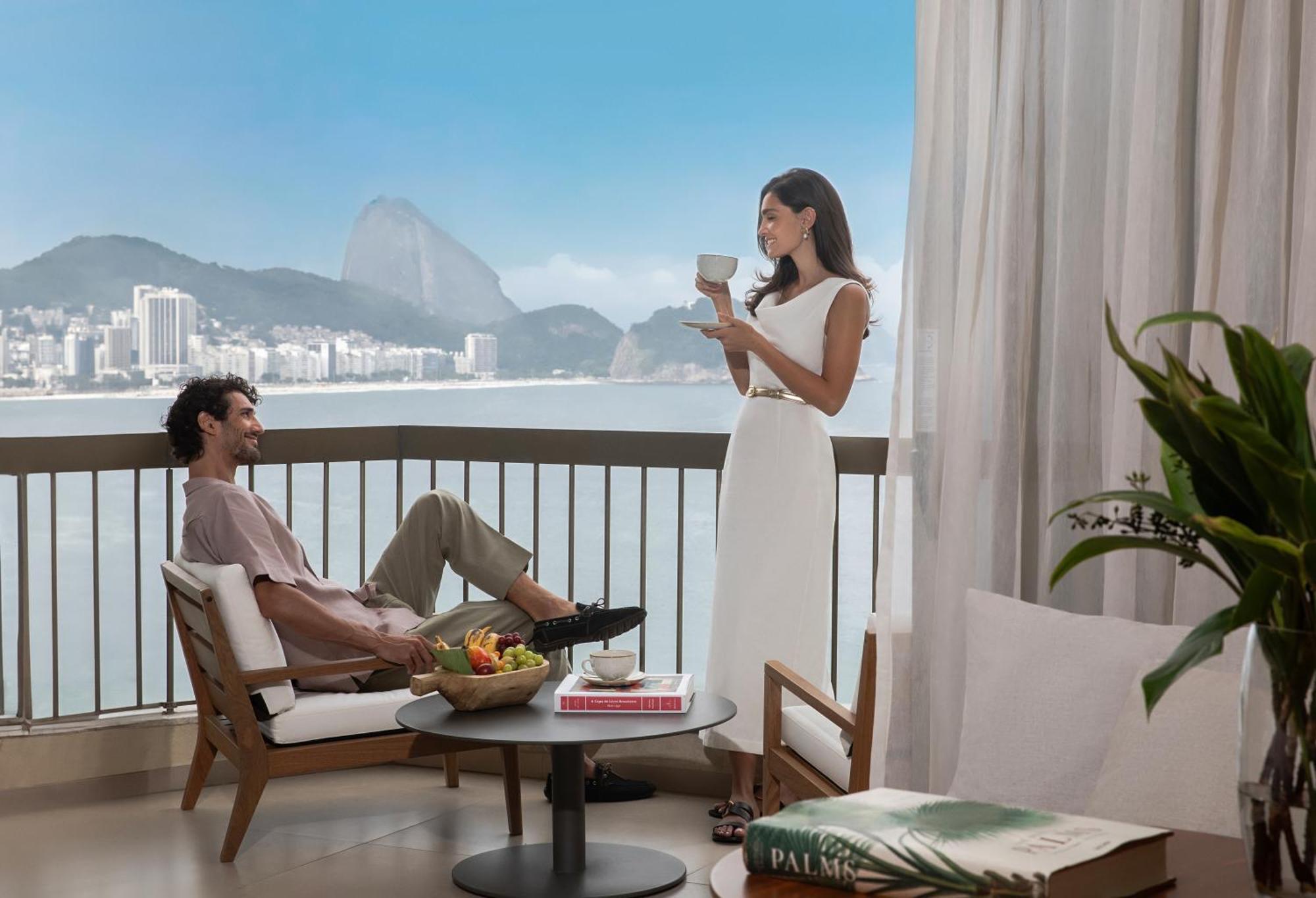 Fairmont Rio De Janeiro Copacabana Esterno foto View from the balcony of a suite at the Four Seasons Hotel Rio de Janeiro