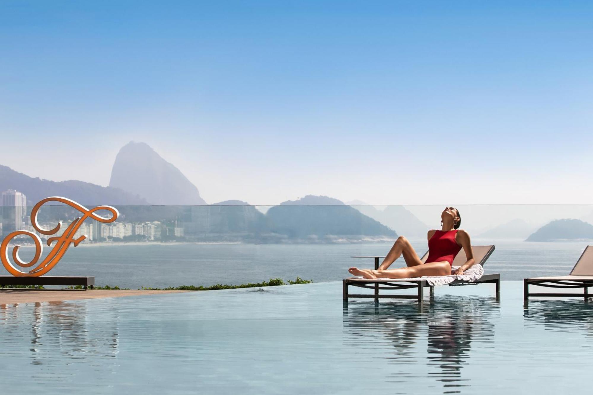 Fairmont Rio De Janeiro Copacabana Esterno foto The pool at the Four Seasons Hotel Rio de Janeiro