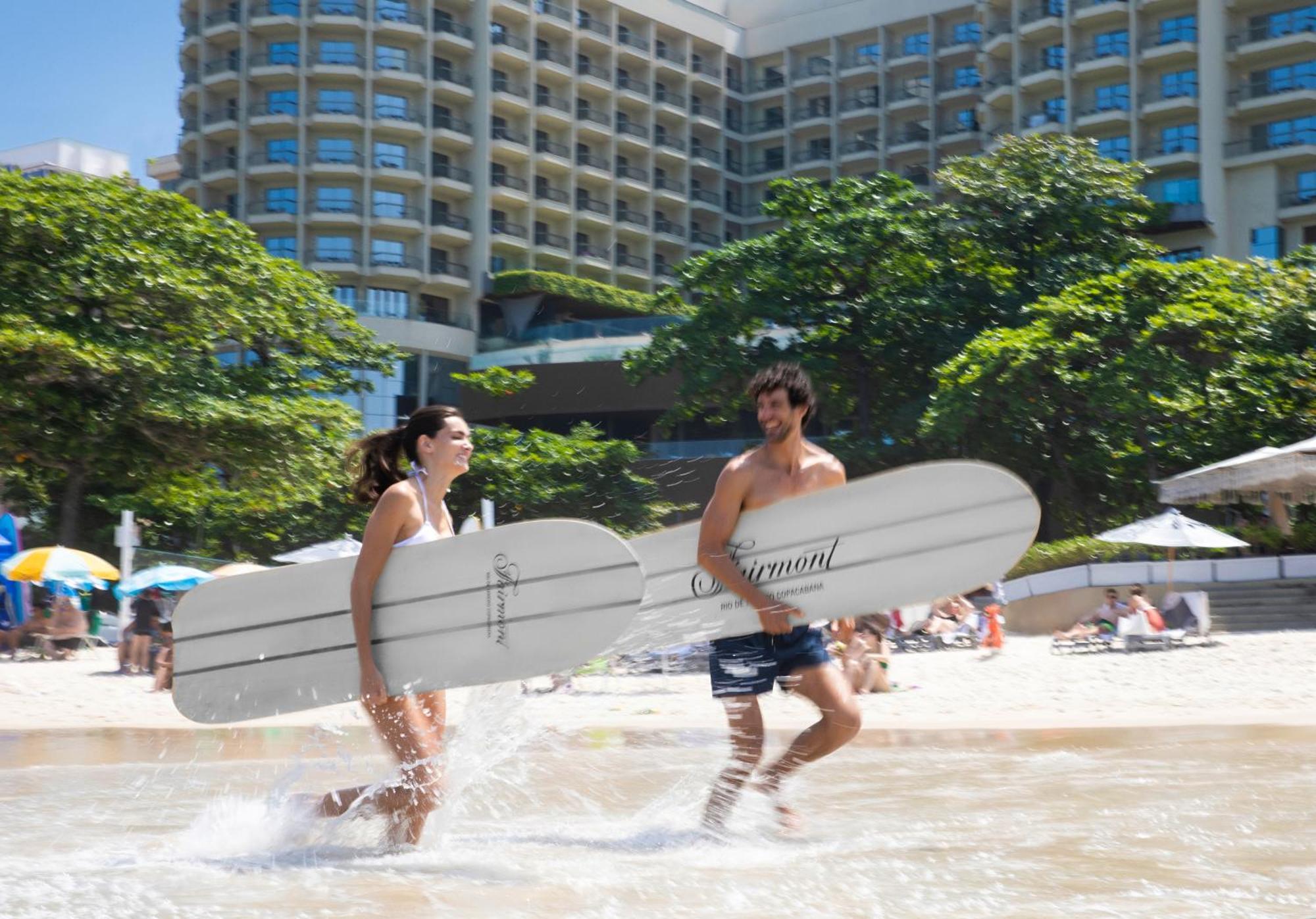 Fairmont Rio De Janeiro Copacabana Esterno foto Surfers at the Sheraton Grand
